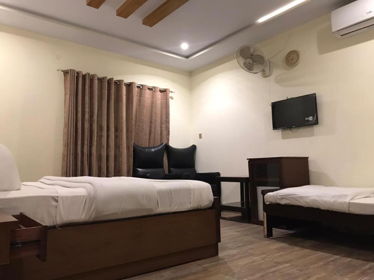 Hotel S.R. Lounge Multan Exterior foto
