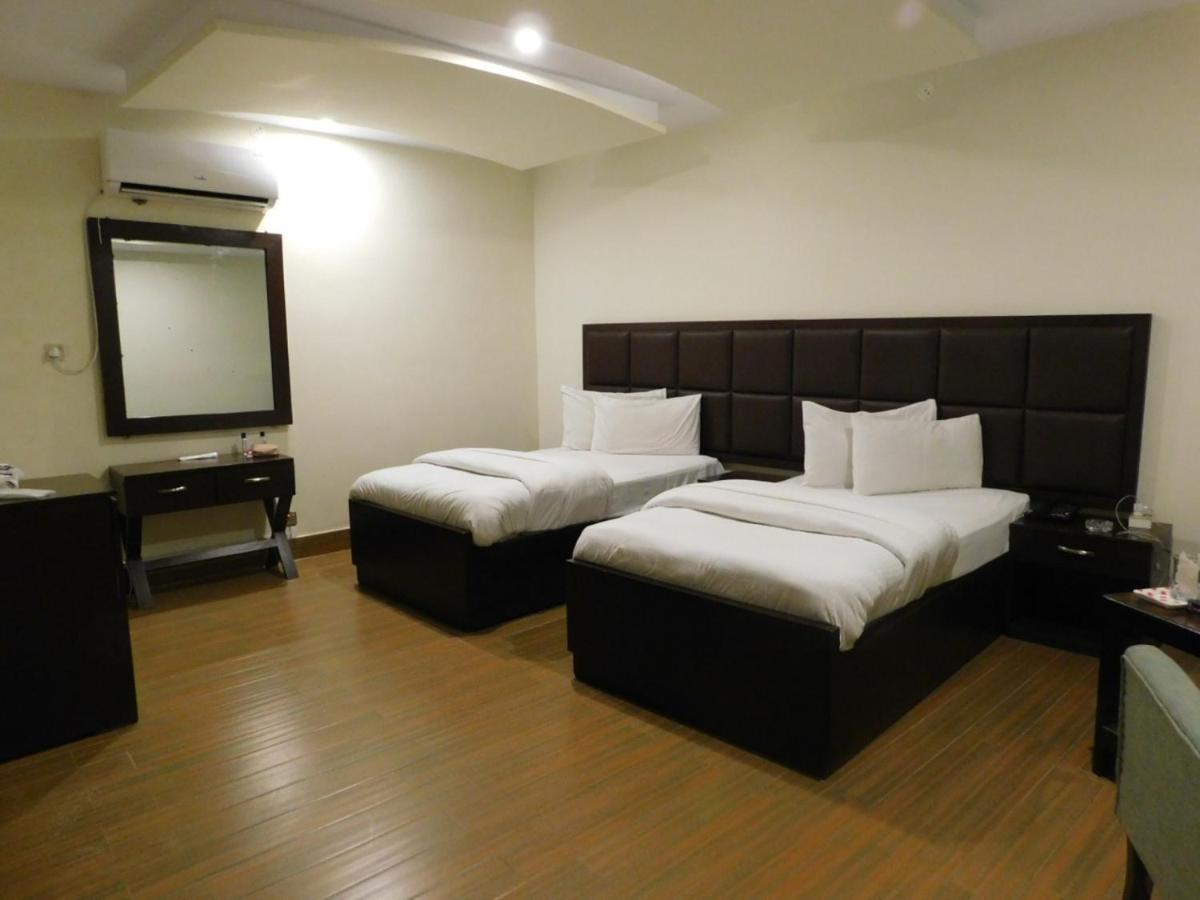 Hotel S.R. Lounge Multan Exterior foto